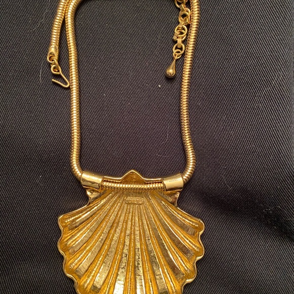 Vintage Monet Shell Necklace - Picture 2 of 2